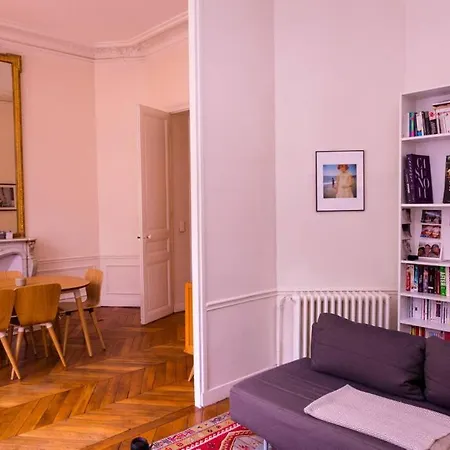 Elegant Haussmannien Apartment *